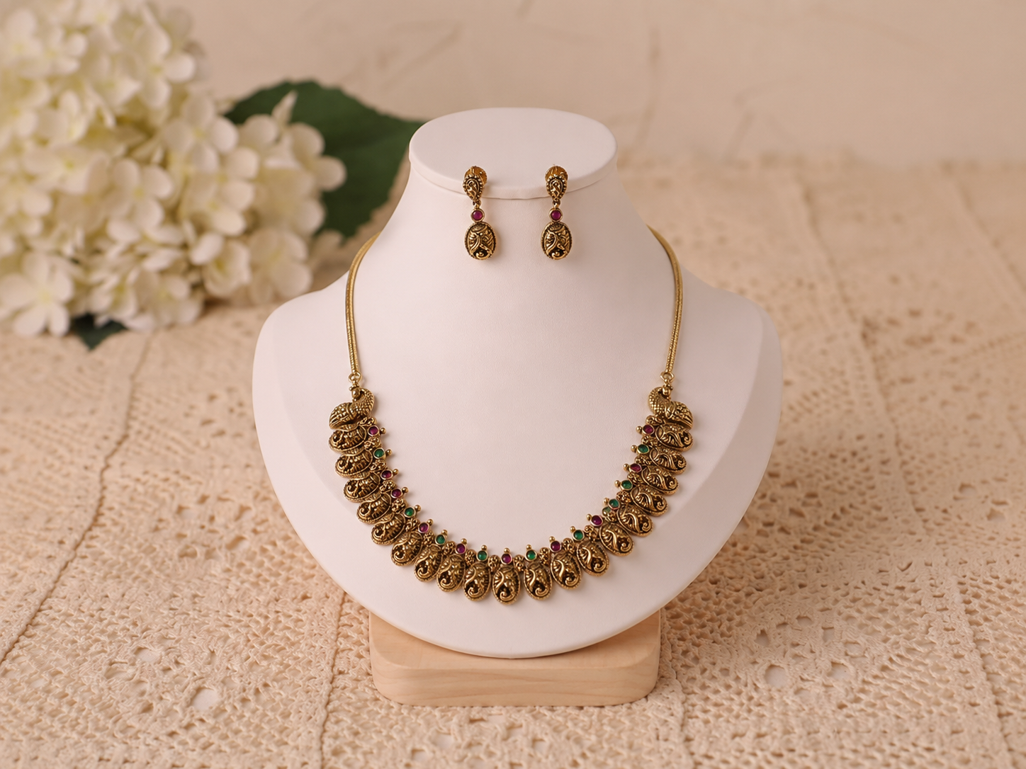 Timeless old-Tone Ruby & Green Paisley Necklace Set